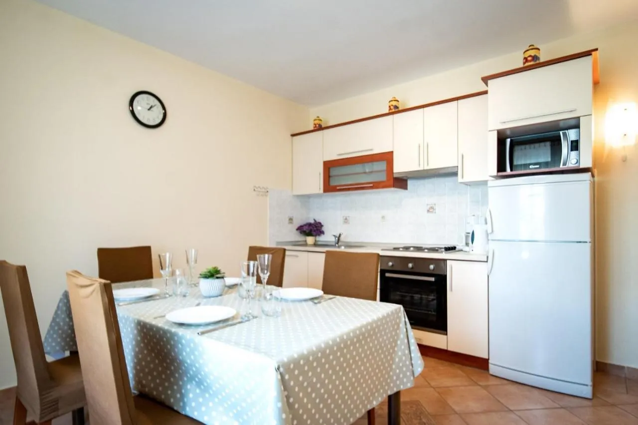 Apartment In Lopar With Balcony, Air Conditioning, Wifi, Washing Machine Κροατία