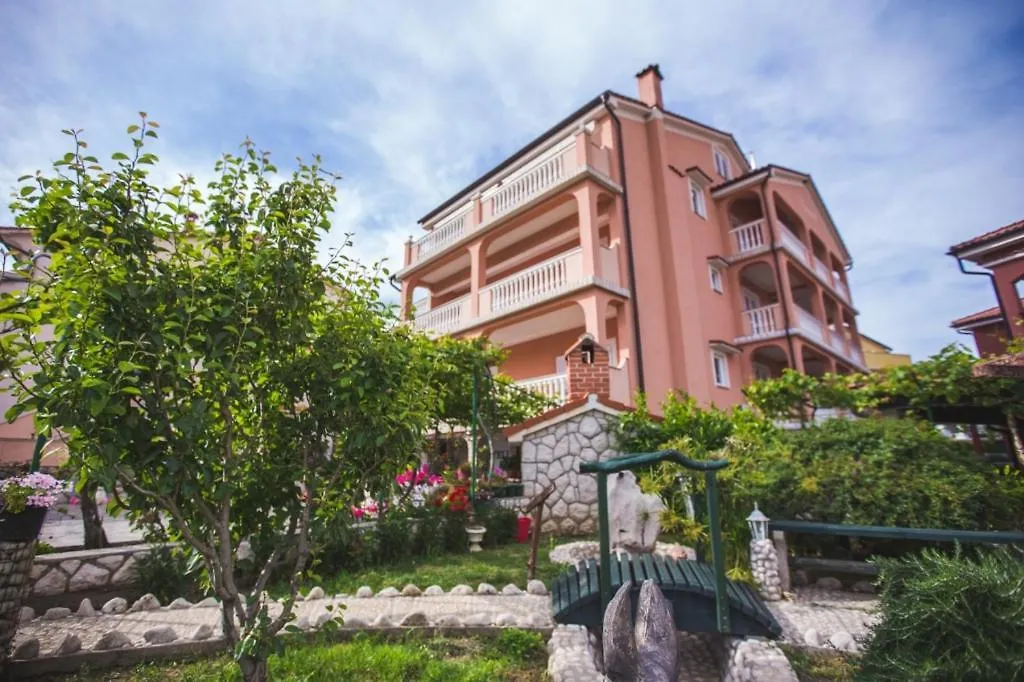 Apartment In Lopar With Balcony, Air Conditioning, Wifi, Washing Machine