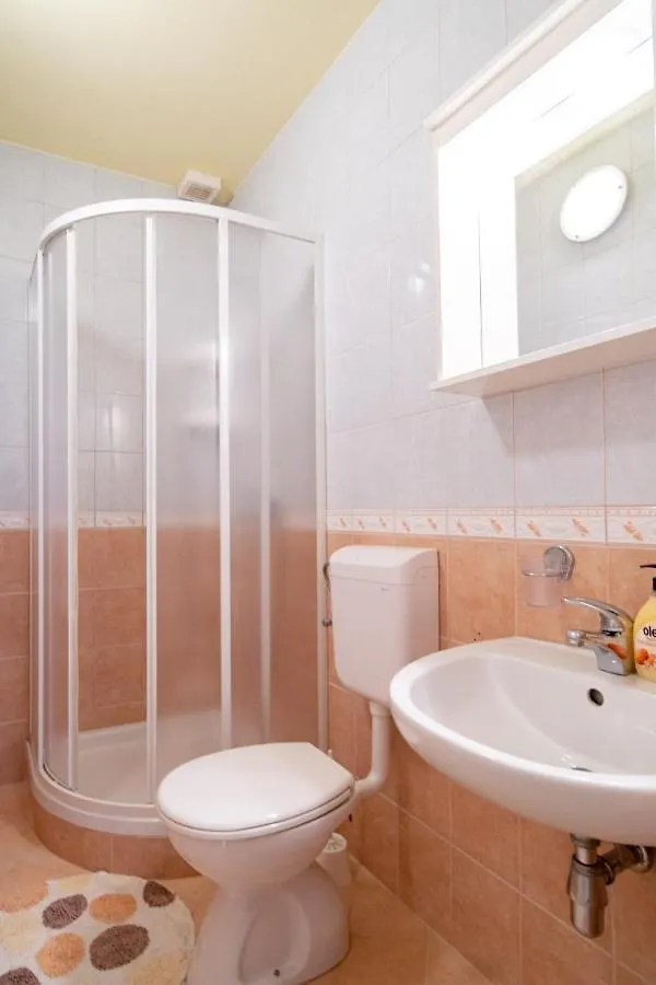Apartment In Lopar With Balcony, Air Conditioning, Wifi, Washing Machine 0*,