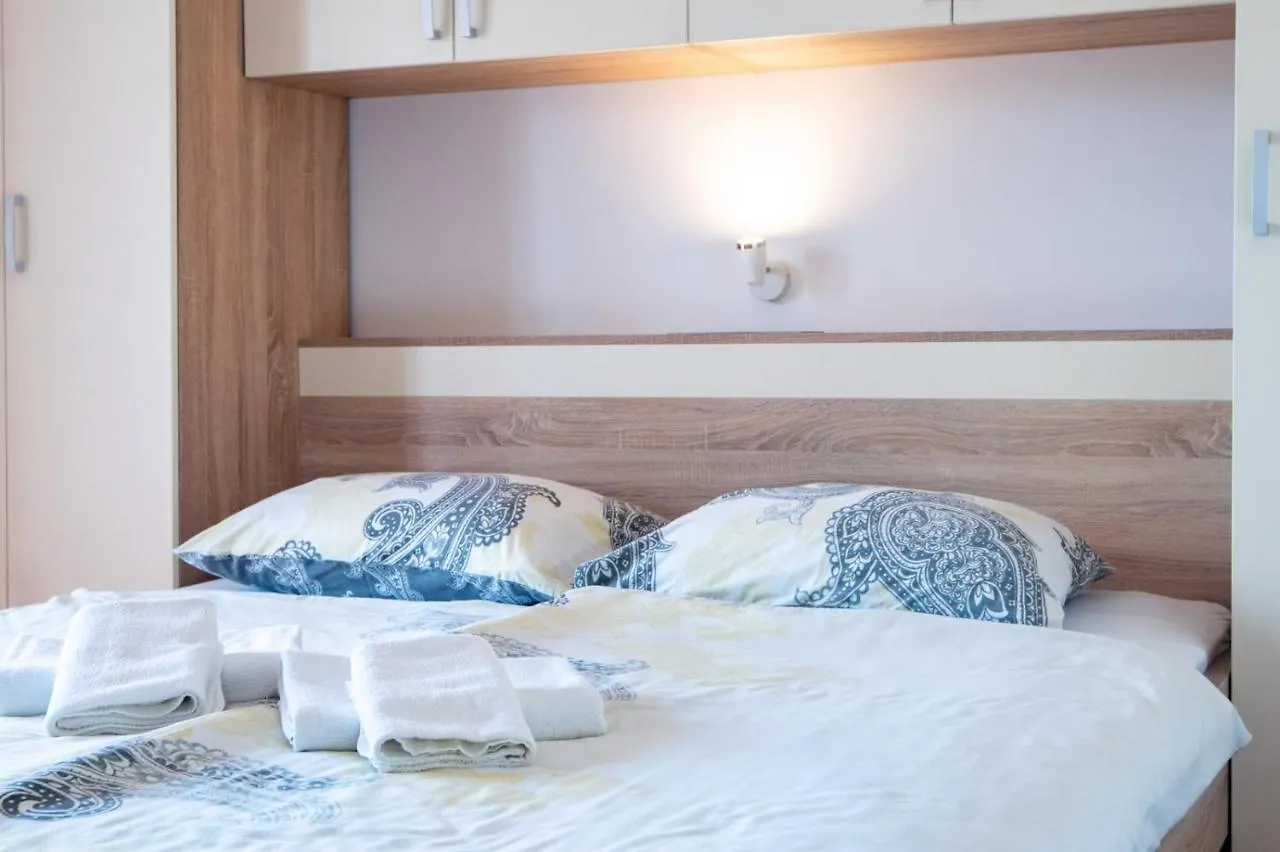 Apartment In Lopar With Balcony, Air Conditioning, Wifi, Washing Machine 0*,  Κροατία